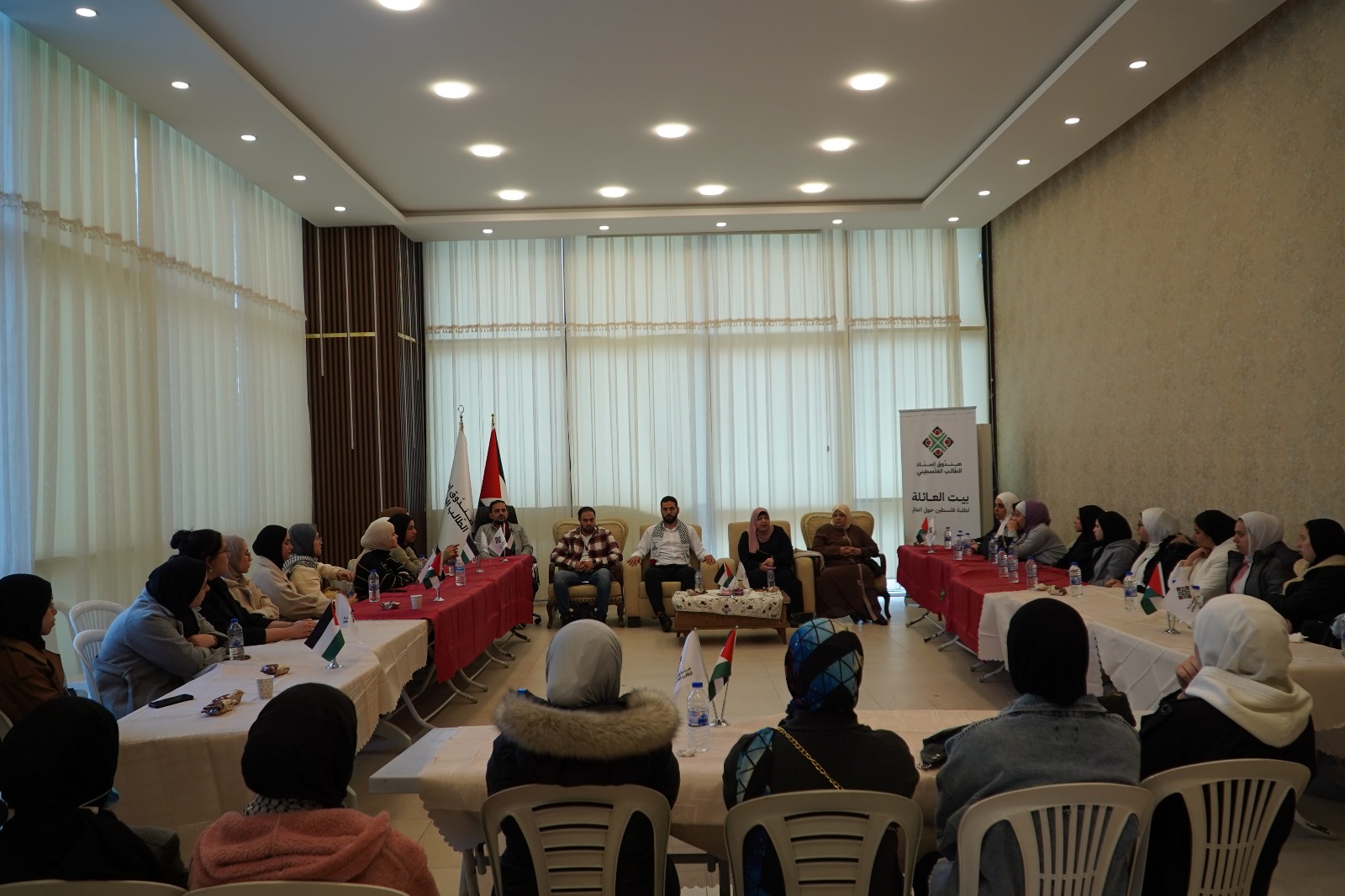 Isnad Foundation meets with Palestinian female students in Turkey and offers them a number of scholarships